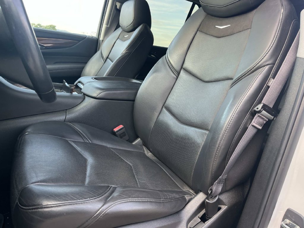 Used 2017 Cadillac Escalade Luxury AWD/4WD image 37