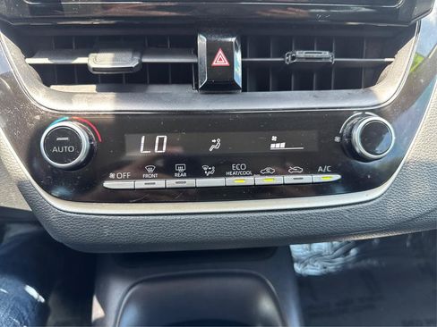 Used 2022 Toyota Corolla LE FWD image 19