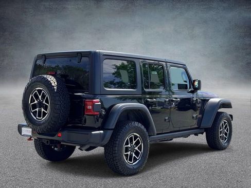 Used 2024 Jeep Wrangler Unlimited Rubicon AWD/4WD image 2