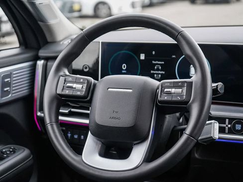 Used 2024 Hyundai Santa Fe Limited image 12