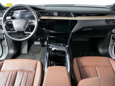 Used 2024 Audi Q8 e-tron Premium Plus image 18