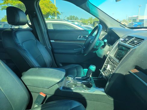 Used 2017 Ford Explorer Limited AWD/4WD image 10