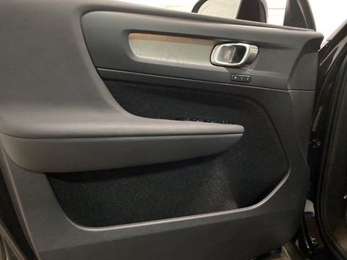 Used 2025 Volvo XC40 B5 Plus image 32