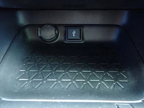 Used 2021 Toyota RAV4 XLE AWD/4WD image 21