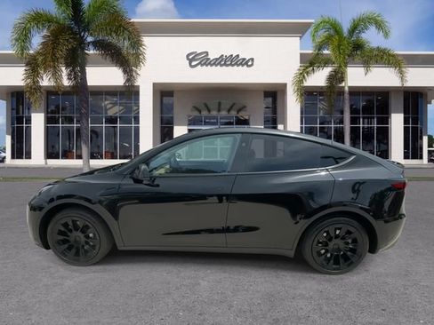 Used 2024 Tesla Model Y Long Range RWD image 8