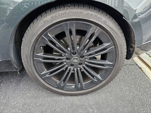 Used 2023 Land Rover Range Rover Long Wheelbase SE image 13