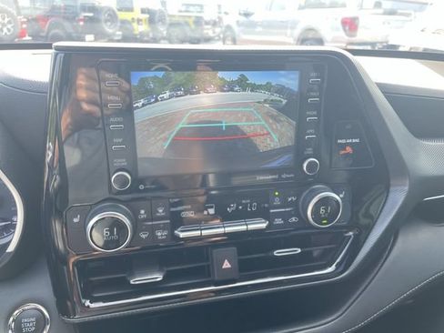 Used 2022 Toyota Highlander XSE FWD image 20