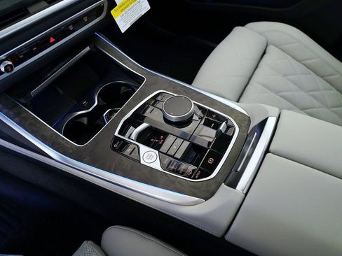 Used 2026 BMW X7 xDrive40i w/ Premium Package AWD/4WD image 28