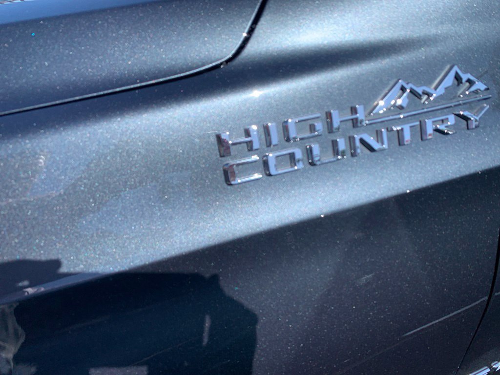 Used 2021 Chevrolet Suburban High Country AWD/4WD image 3