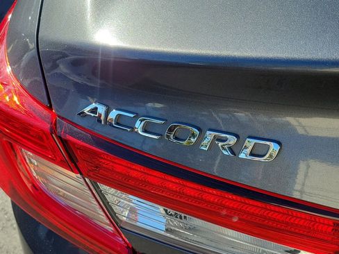 Used 2018 Honda Accord EX image 7