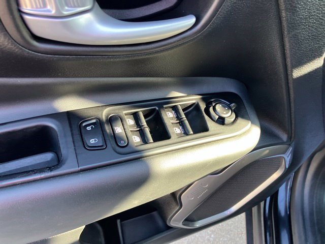 Used 2023 Jeep Renegade Latitude AWD/4WD image 10