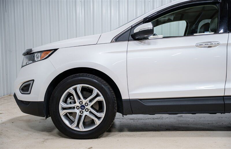 Used 2018 Ford Edge Titanium w/ Technology Package AWD/4WD image 3
