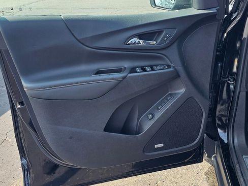 Used 2023 Chevrolet Equinox Premier FWD image 9