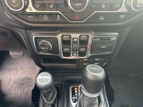 Used 2020 Jeep Gladiator Sport w/ Quick Order Package 24S image 19