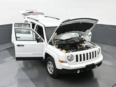 Used 2016 Jeep Patriot Sport AWD/4WD image 41