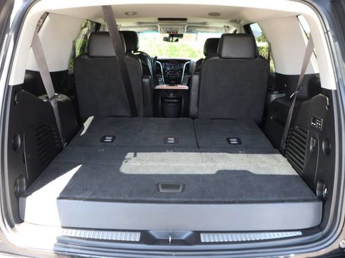 Used 2017 Cadillac Escalade Luxury AWD/4WD image 11