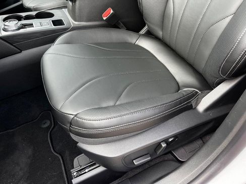 New 2025 Ford Escape SE w/ PHEV Premium Package image 10