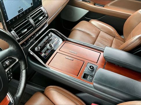 Used 2022 Lincoln Navigator Reserve AWD/4WD image 17