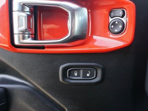 Used 2023 Jeep Gladiator Sport image 12