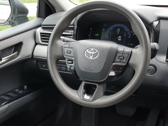 Used 2025 Toyota Camry LE FWD image 22