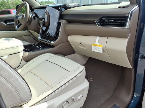 New 2026 GMC Yukon Denali w/ Denali Reserve Package AWD/4WD image 9