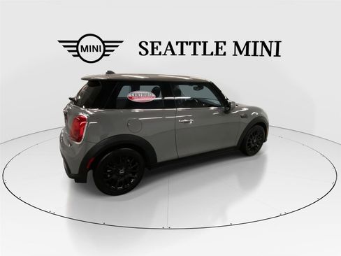 Used 2023 MINI Cooper 2-Door Hardtop image 11