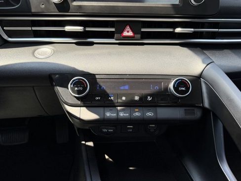 Used 2023 Hyundai Elantra SEL image 19