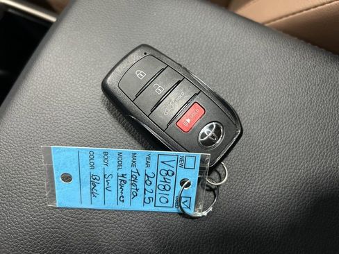 Used 2025 Toyota 4Runner Limited image 25