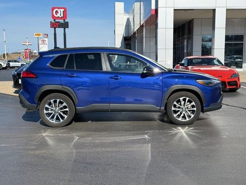 Used 2025 Toyota Corolla Cross XLE image 2