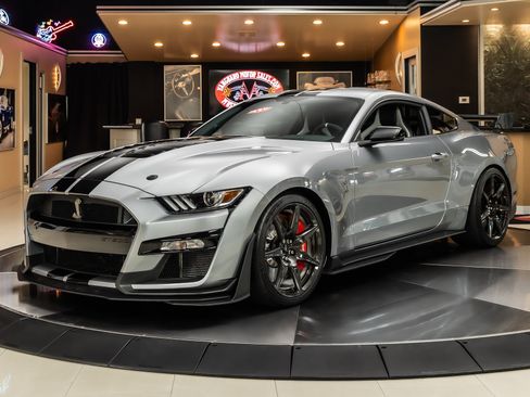 Used 2020 Ford Mustang Shelby GT500 w/ Carbon Fiber Track Pack RWD image 1