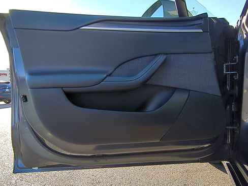 Used 2021 Tesla Model S Plaid image 15