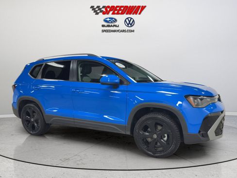 Certified 2025 Volkswagen Taos SEL AWD/4WD image 3