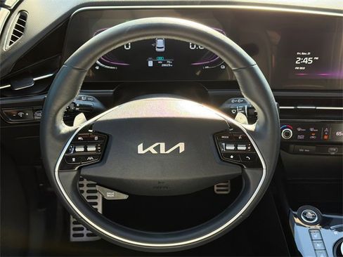 Used 2024 Kia Niro SX Touring image 16