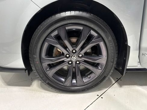 Used 2021 Toyota Sienna XSE FWD image 10