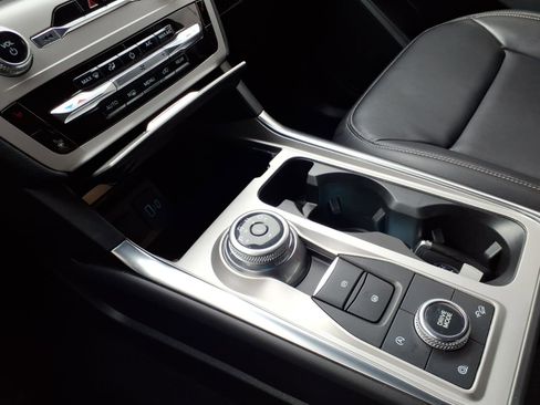 Used 2023 Ford Explorer XLT w/ Equipment Group 202A image 17