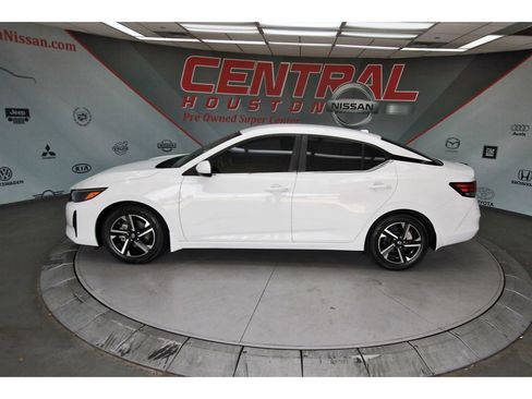 Used 2024 Nissan Sentra SV FWD image 3