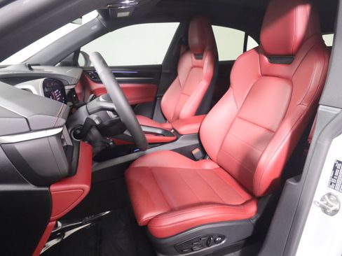 Used 2024 Porsche Macan 4 Electric image 5