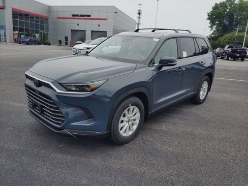 New 2026 Toyota Grand Highlander AWD image 2