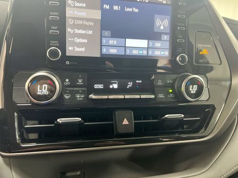 Used 2020 Toyota Highlander L AWD/4WD image 16