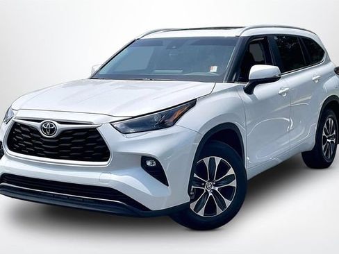 Used 2026 Toyota Highlander XLE AWD/4WD image 2