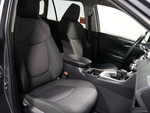 Used 2020 Toyota RAV4 XLE image 27