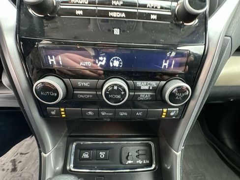 Used 2022 Subaru Ascent Limited w/ Technology Package image 19
