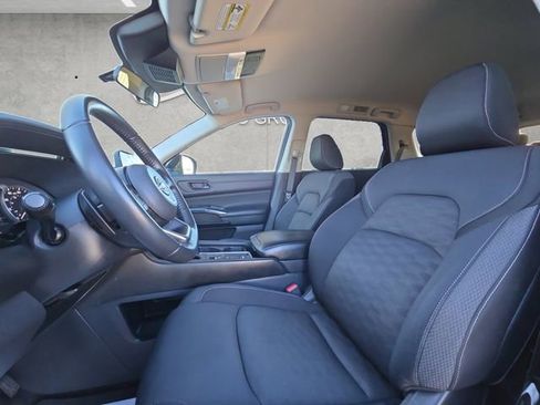 Used 2024 Nissan Pathfinder SV image 19