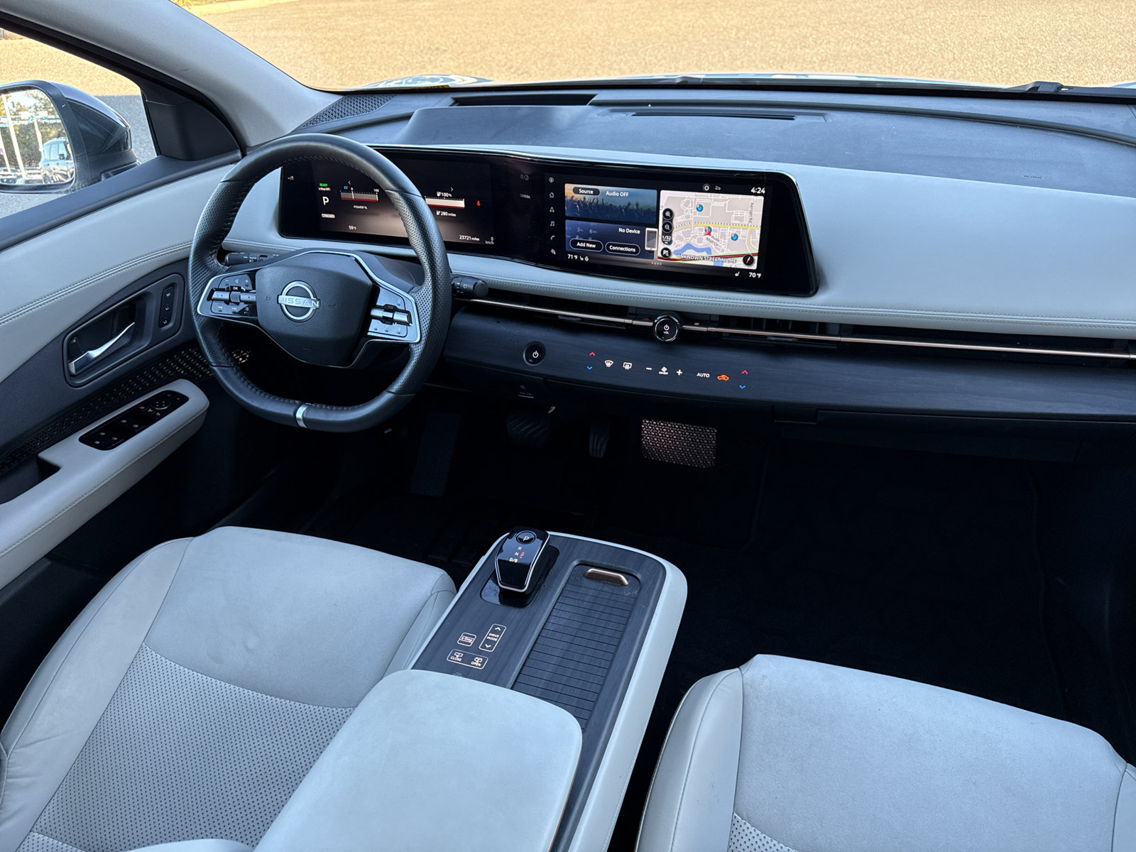 Used 2023 Nissan Ariya FWD image 16