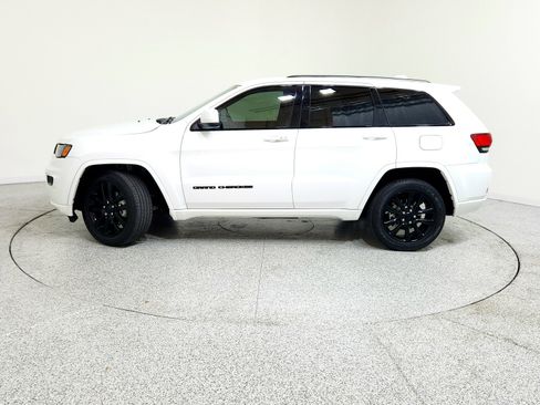 Used 2019 Jeep Grand Cherokee Altitude image 2