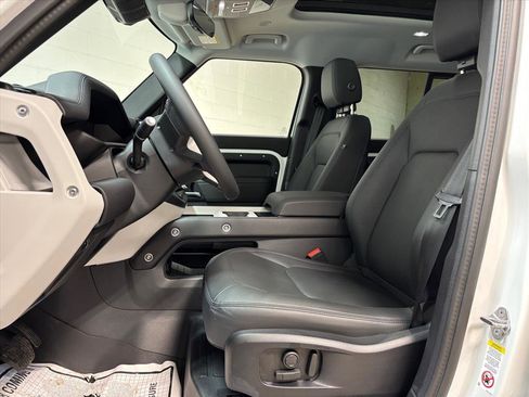 Used 2025 Land Rover Defender 110 S image 24
