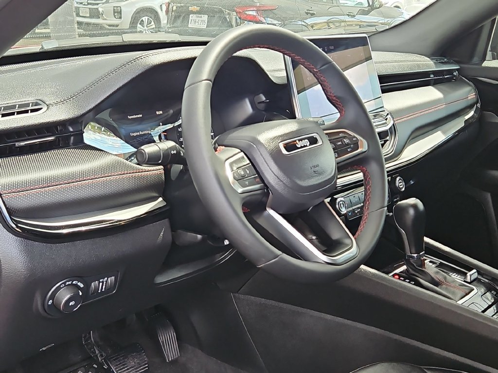 Used 2025 Jeep Compass Trailhawk AWD/4WD image 15
