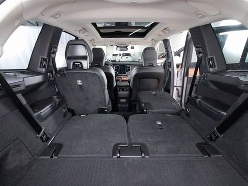 Certified 2025 Volvo XC90 B6 Plus w/ Protection Package Premier image 27