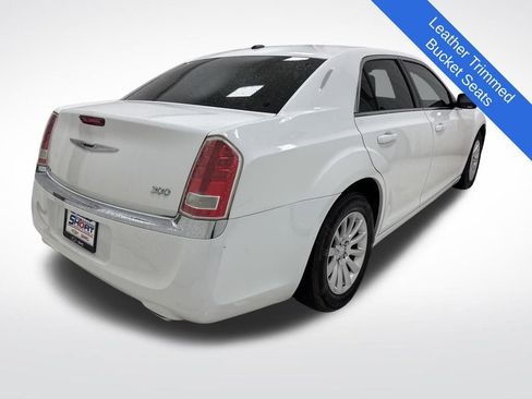 Used 2014 Chrysler 300 image 4
