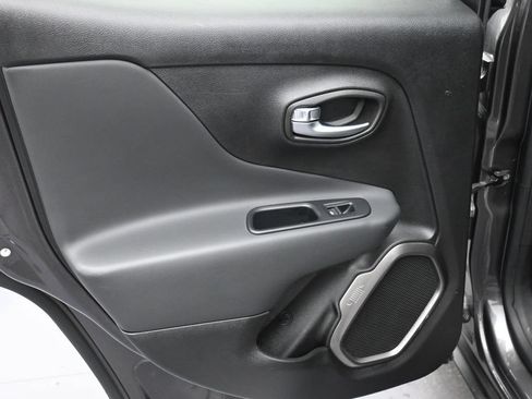 Used 2018 Jeep Renegade Limited w/ UConnect 8.4 Nav Group FWD image 23